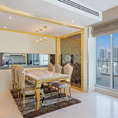 Damac Maison Distinction Dubái Exterior foto A dining room in a luxury apartment